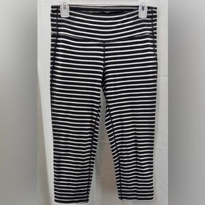 Athleta Chaturanga Striped Black & White Capri Leggings Size Medium